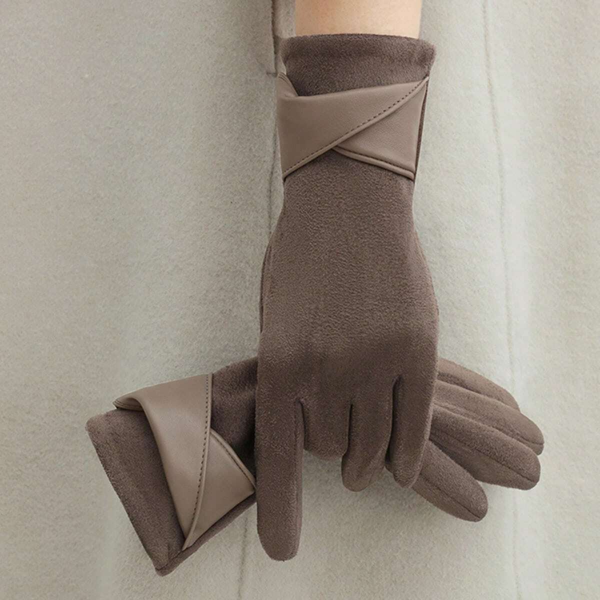Women Winter Gloves – Soft Fleece Warm Touch Screen Gloves with Cross Leather Detail Brown