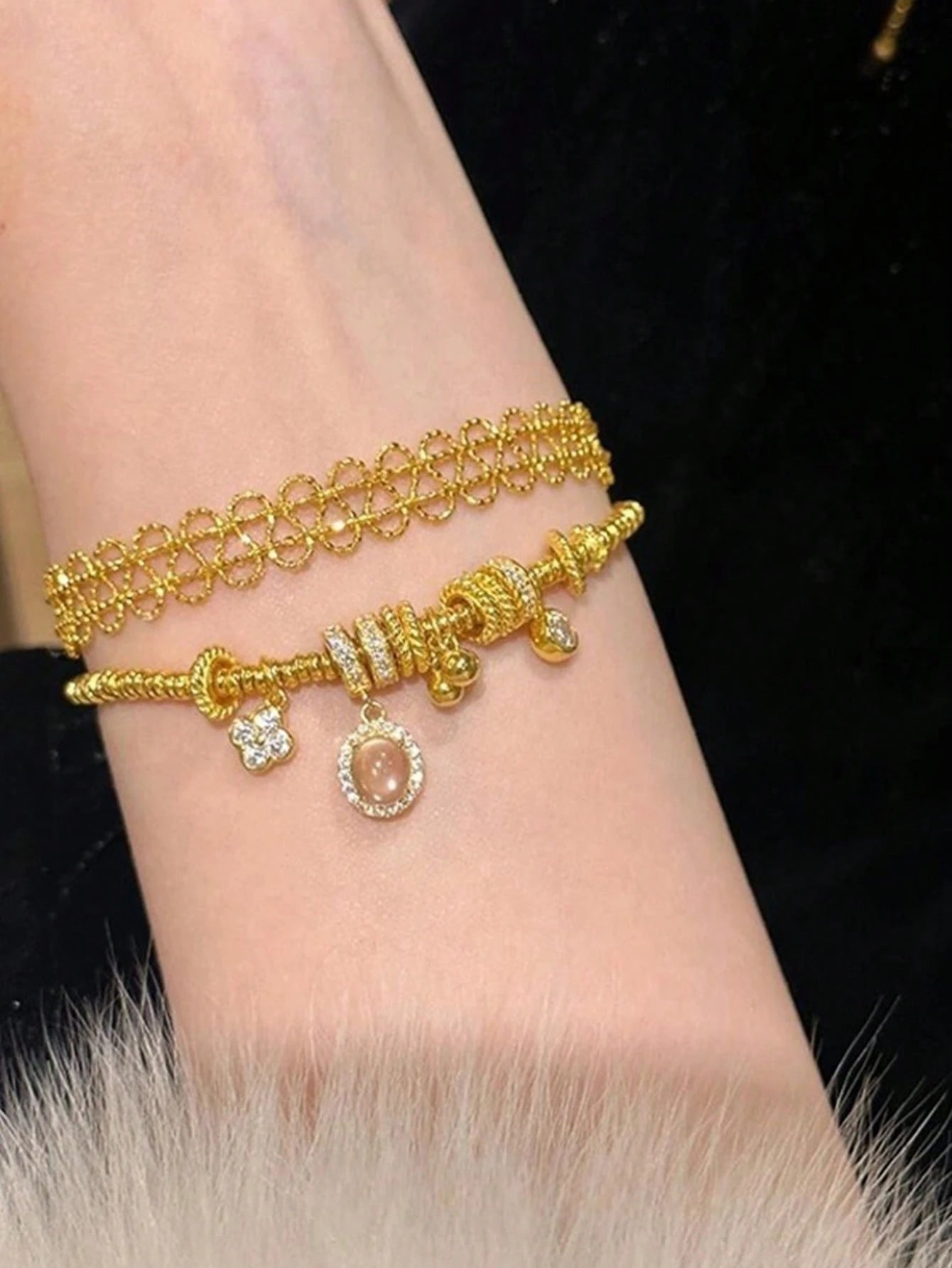 Women Elegant Gold Lace Bracelet – Delicate Floral Chain Bracelet