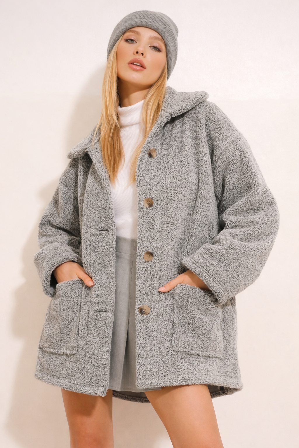 Women’s Oversized Grey Teddy Jacket – Soft Button Front Winter Coat with Pockets