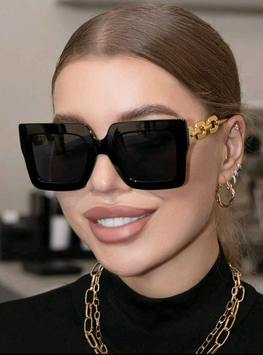 Chain Chic Shades – Square Frame with Gradient Lenses and Bold Yellow Arms