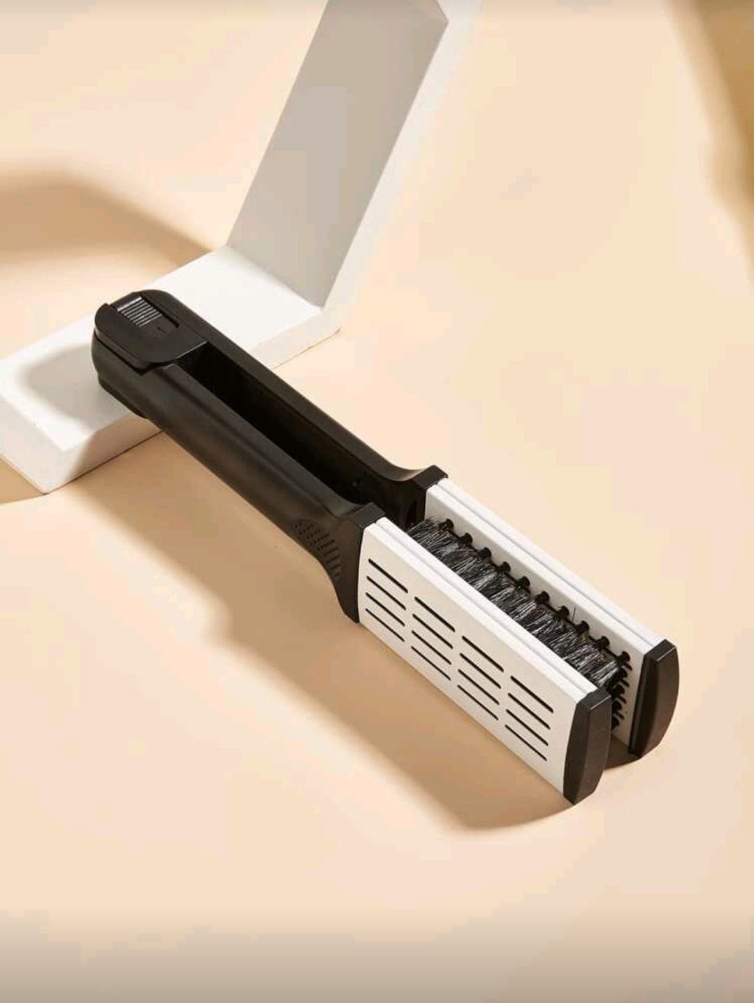 Electric Hair Straightening Brush with Heat Vent Design