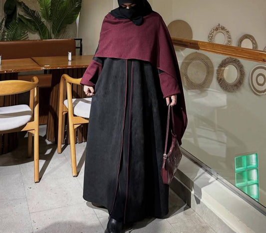 Elegant Modest Cape Abaya Dress – Black & Burgundy Contrast – Loose Fit – Winter Style