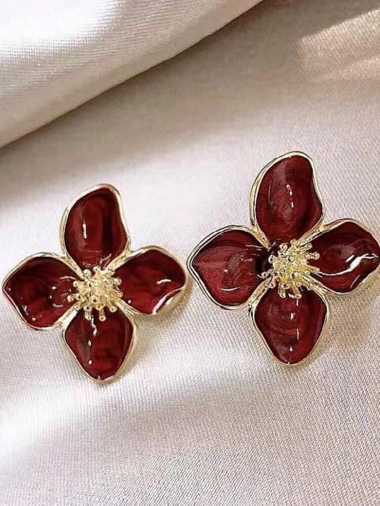 Women Floral Pearl Stud Earrings – Elegant Flower Design Gold Tone