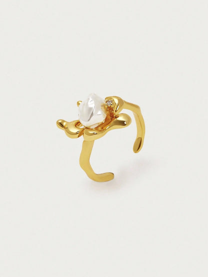 Vintage Pearl Face Ring – Gold Artistic Statement Ring with Sculpted Pearl Design