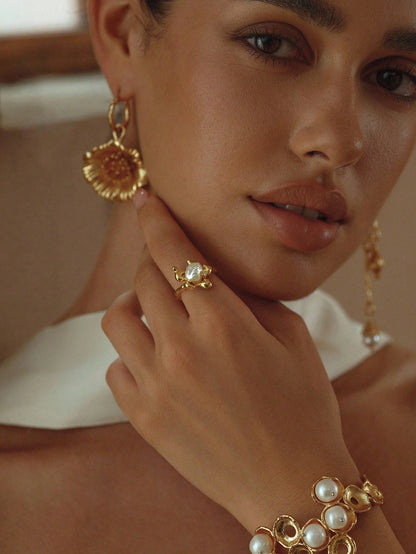 Vintage Pearl Face Ring – Gold Artistic Statement Ring with Sculpted Pearl Design