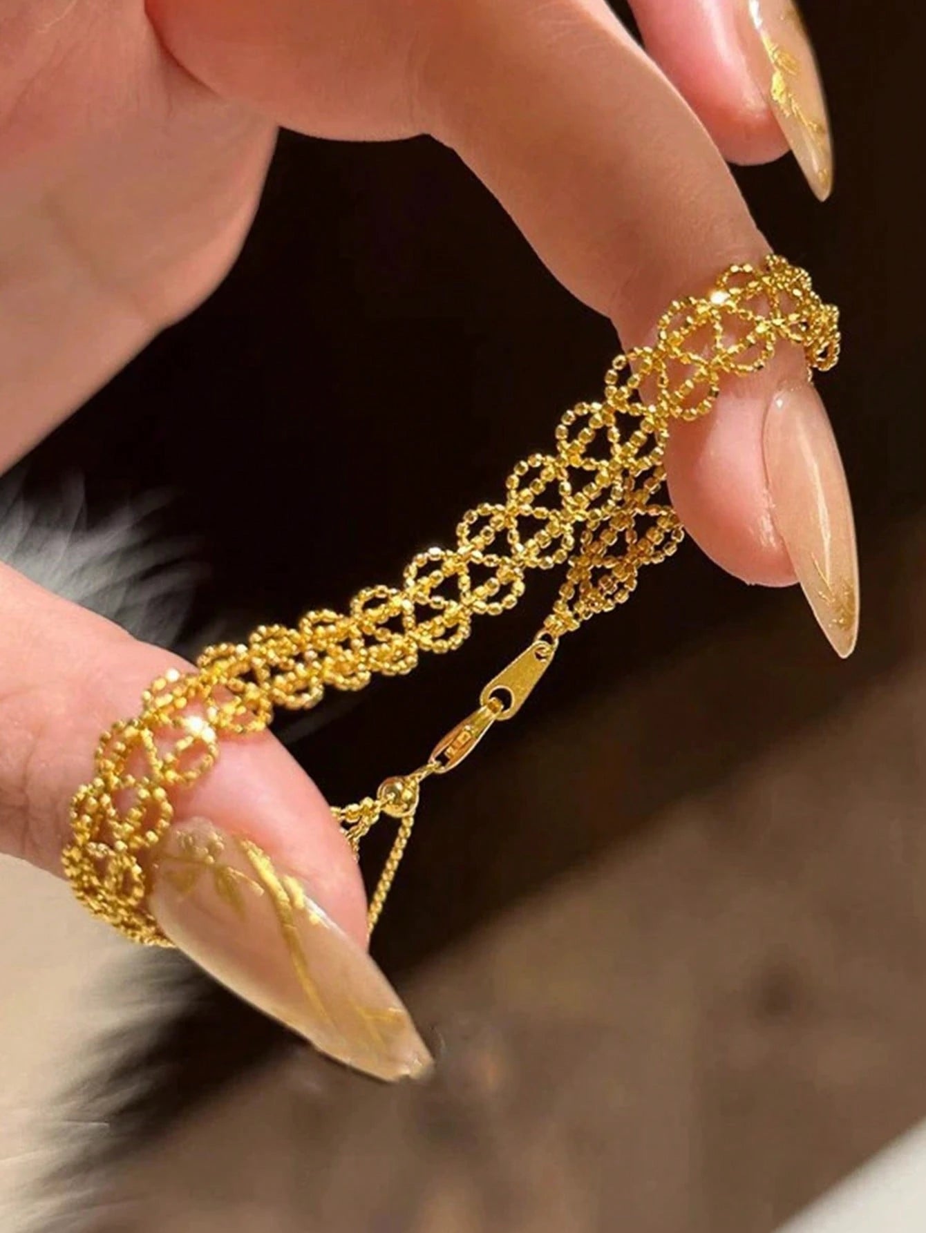 Women Elegant Gold Lace Bracelet – Delicate Floral Chain Bracelet