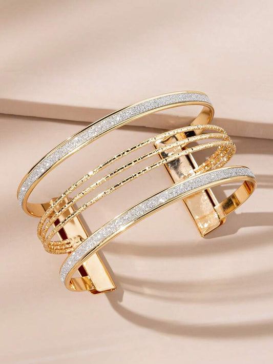 سوار يد متعدد الطبقات بلون ذهبي - سوار مفتوح بلمسة لامعة وخيوط مزخرفة - مجوهرات نسائية أنيقة