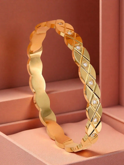 4 Piece Gold Tone Bangle Bracelet Set – Textured and Crystal Accent Stackable Bracelets – Elegant Women Jewelry