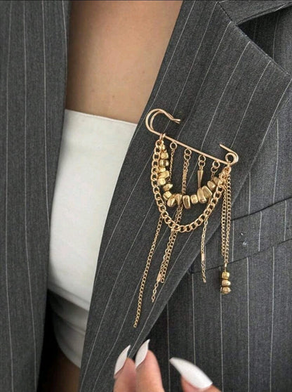 SHEIN Gold Safety Pin Chain Brooch