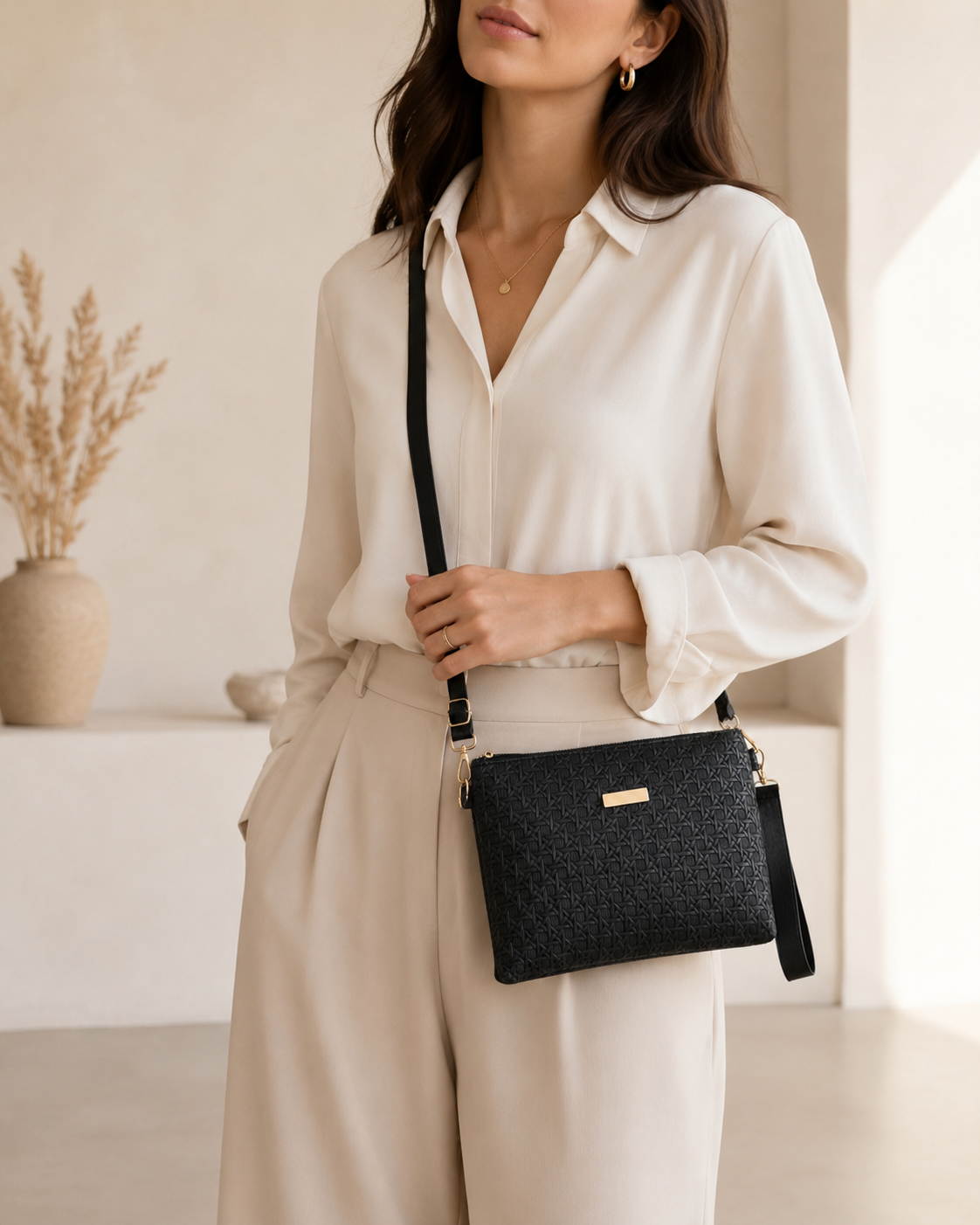 SHEIN Women Black Textured Crossbody Wristlet Bag