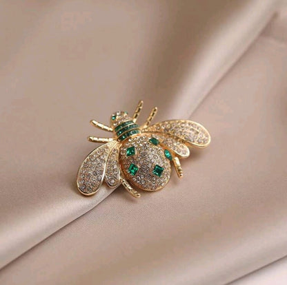 SHEIN Gold Bee Rhinestone Brooch Pin