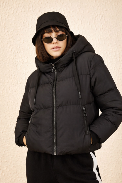 Black Hooded Puffer Jacket – Women’s Short Zip-Up Quilted Winter Coat