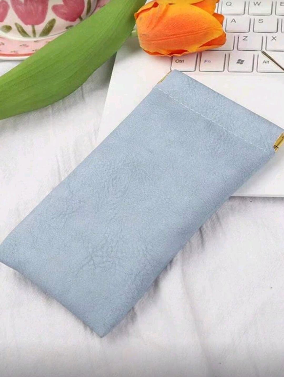Minimal Soft Leather Pouch â€“ Zipper Closure