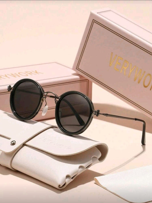 Round Metal Frame Sunglasses with Dark Lenses