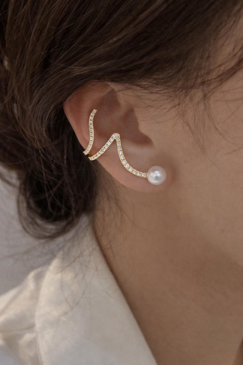 Gold Rhinestone Wave Ear Cuff with Pearl for Women – Elegant Statement Ear Wrap Earring – Shein Style