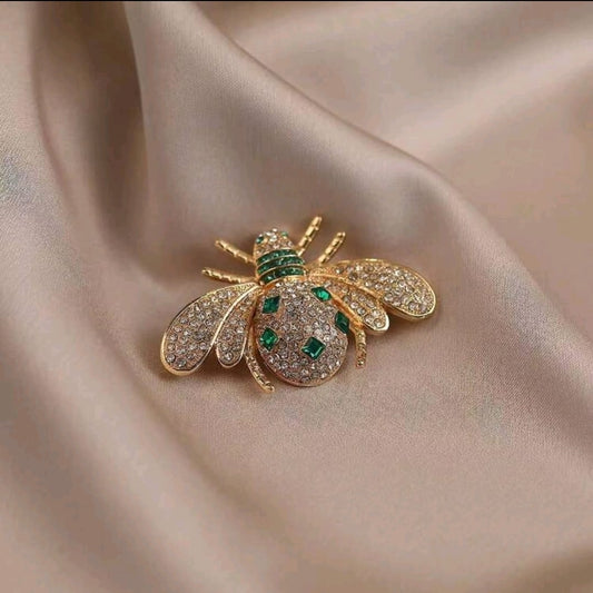 SHEIN Gold Bee Rhinestone Brooch Pin