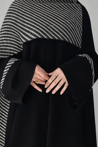 Women’s Black Modest Hooded Poncho Abaya with Textured Contrast Panel – Oversized Casual Islamic Outerwear