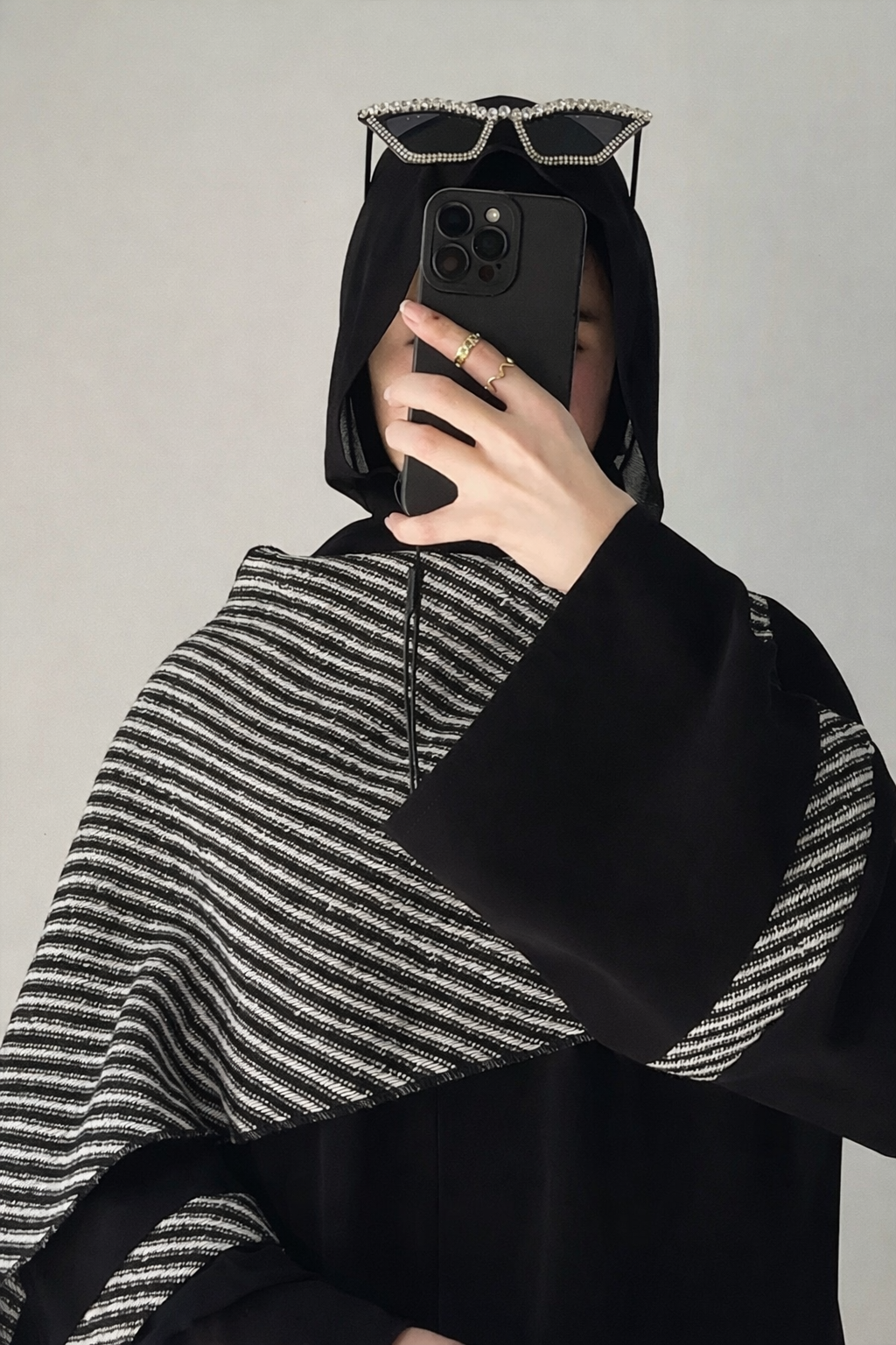 Women’s Black Modest Hooded Poncho Abaya with Textured Contrast Panel – Oversized Casual Islamic Outerwear