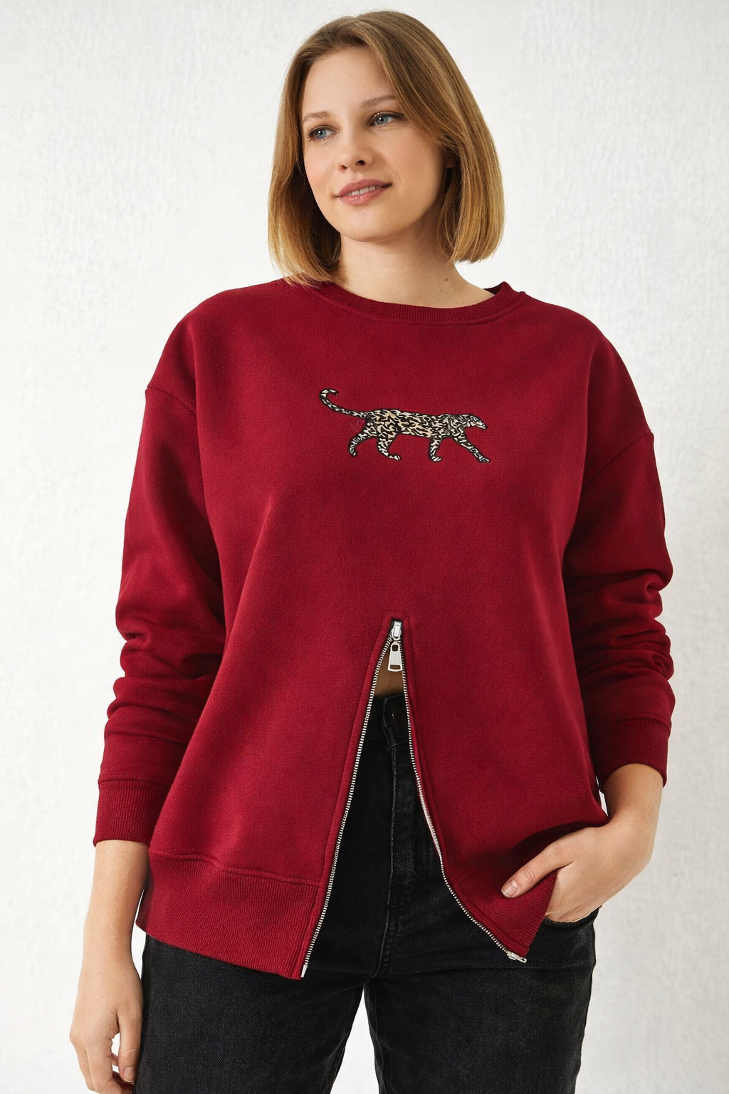 Burgundy Zip Hem Sweatshirt for Women – Leopard Embroidered Oversized Pullover