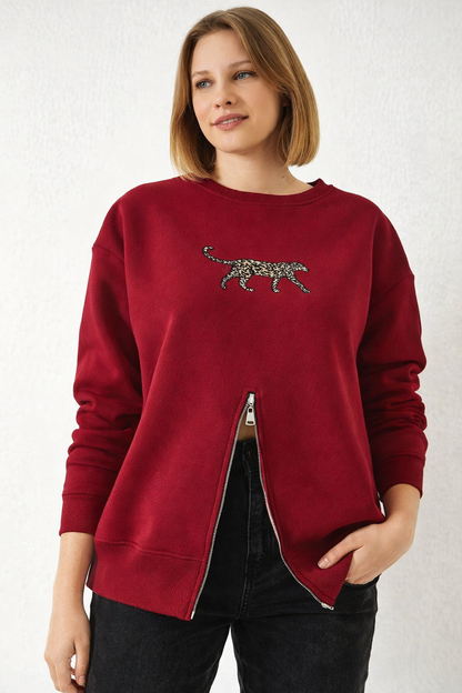 Burgundy Zip Hem Sweatshirt for Women – Leopard Embroidered Oversized Pullover