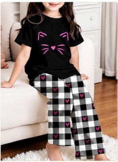 SHEIN Girls’ Black Cat Print Pajama Set – Short Sleeve Top & Checkered Heart Pants, SHEIN Fast Delivery in 5 Days