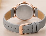 Women’s Casual Quartz Watch – Matte Engraved Dial – Rose Gold Case – Multi-Color Strap
