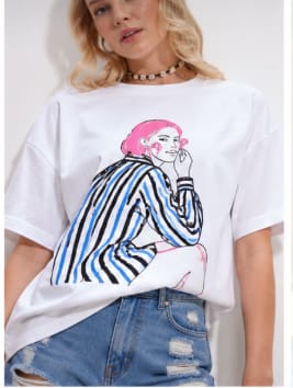 Women’s White Graphic Oversized Cotton T-Shirt, Casual Short Sleeve Printed Top