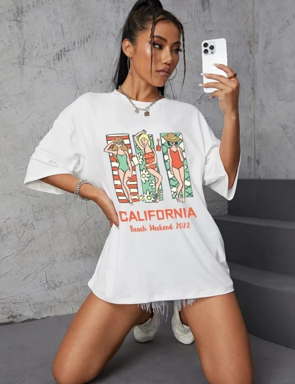 Oversized Women's T-Shirt – White with Cartoon Beach Girls Print – "California 2