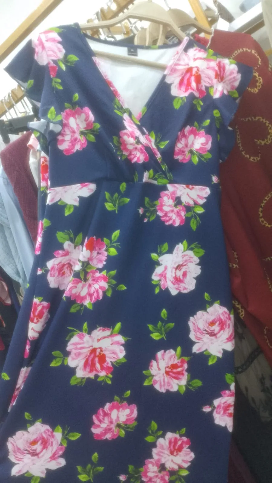 فستان مزخرف بالأزهار
