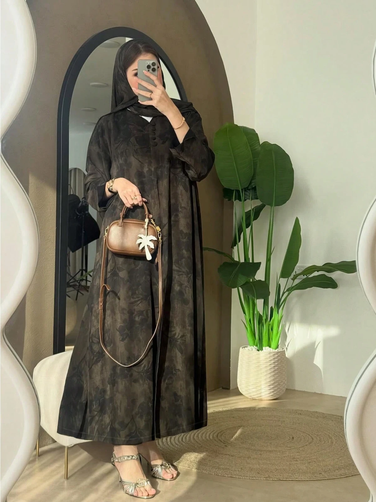 عباية واسعة بغطاء رأس