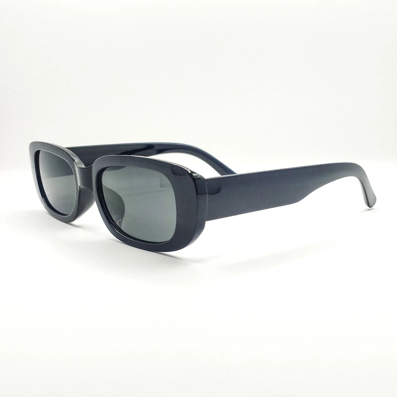 Trendy Sunglasses with a Modern Design, Perfect for Parties and Weddings – In Wh