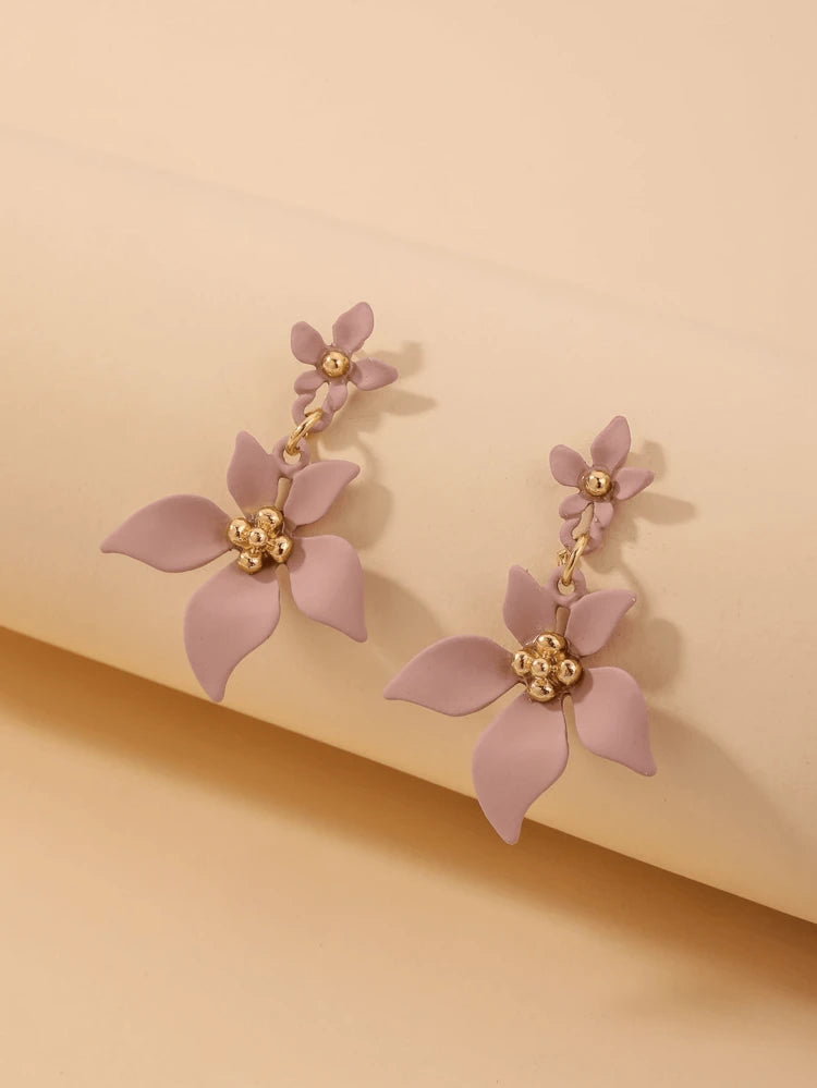 Purple Floral Drop Earrings – Gold Tone Flower Dangle Earrings with Soft Petal Design – Elegant Women Fashion Jewelry