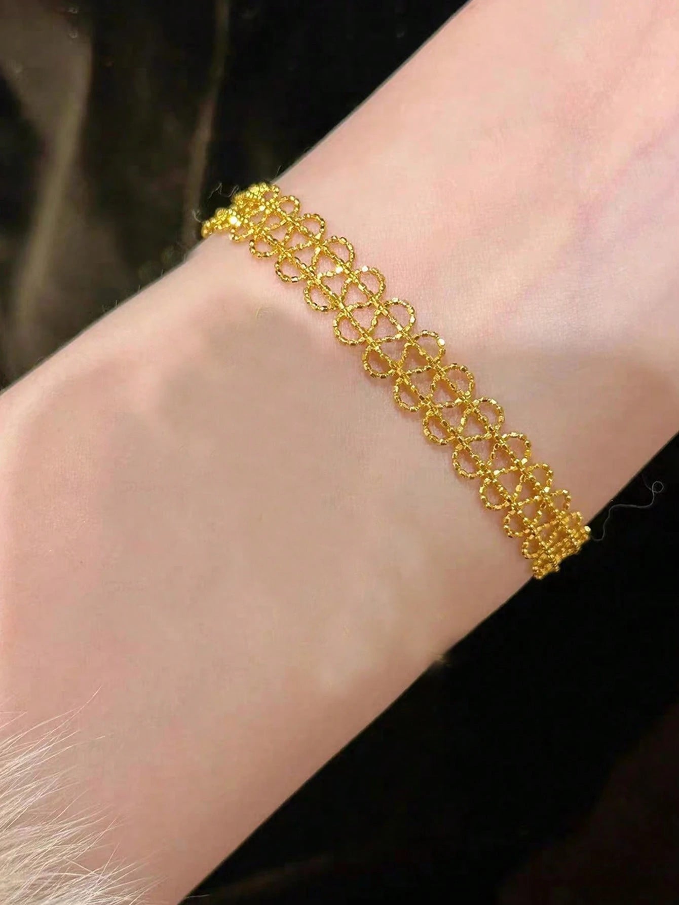 Women Elegant Gold Lace Bracelet – Delicate Floral Chain Bracelet