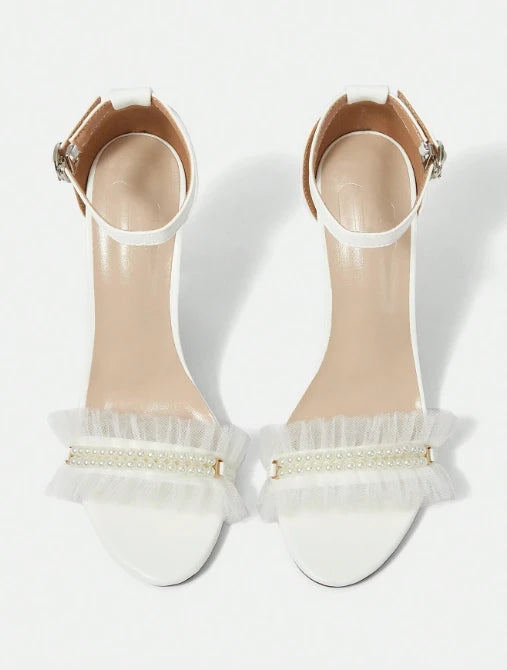 White Mid-Heel Sandals with Tulle and Pearl Details – Elegant Formal Look